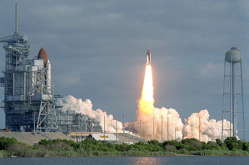 800px-STS-31_Launch_-_GPN-2000-000684.jpg