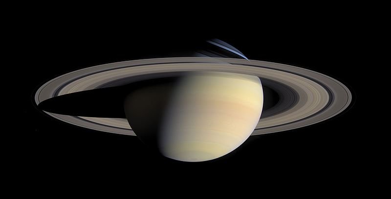800px-Saturn_from_Cassini_Orbiter_%282004-10-06%29.jpg