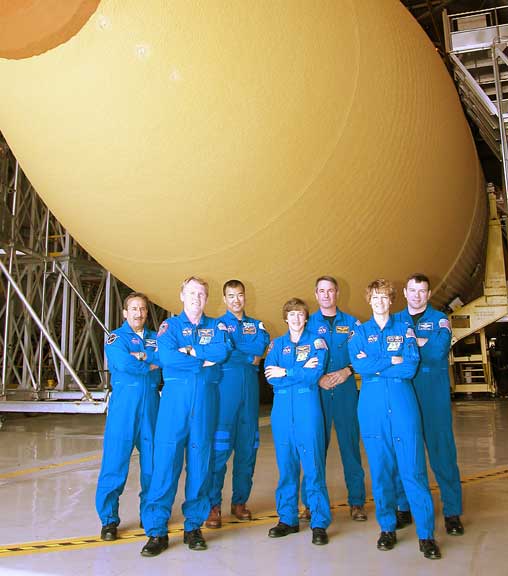 99615main_STS-114_Crew_With_ET-120_m.jpg