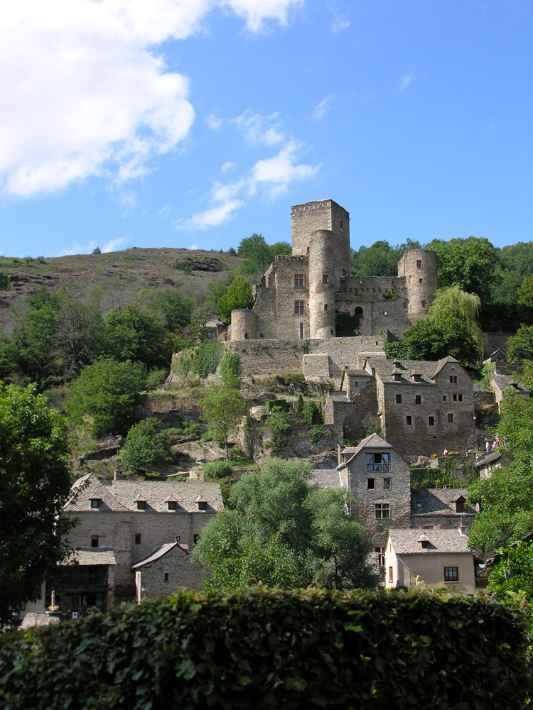 Belcastel_%28Aveyron%29_castel.jpg