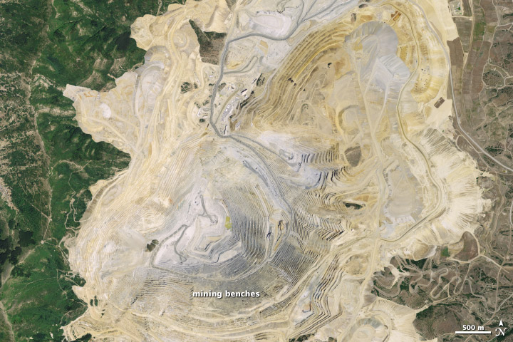 Bingham_Canyon_Mine_Satellite_image_before_Landslide.jpg