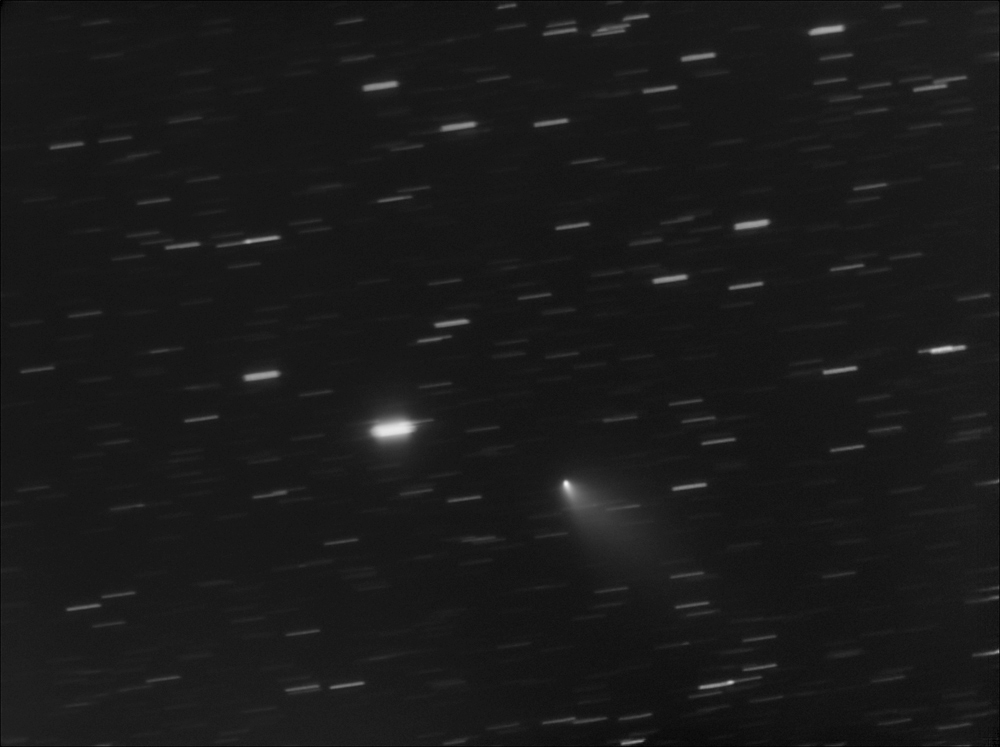 Comete-hergenrother-168p-BERNIER-FRANCOIS-06-11-2012-FULL-19h21tu--21h43tu-comete-aligned.jpg