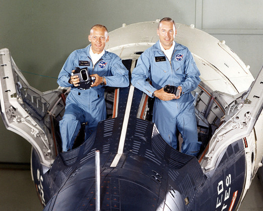 Gemini12_crew.jpg