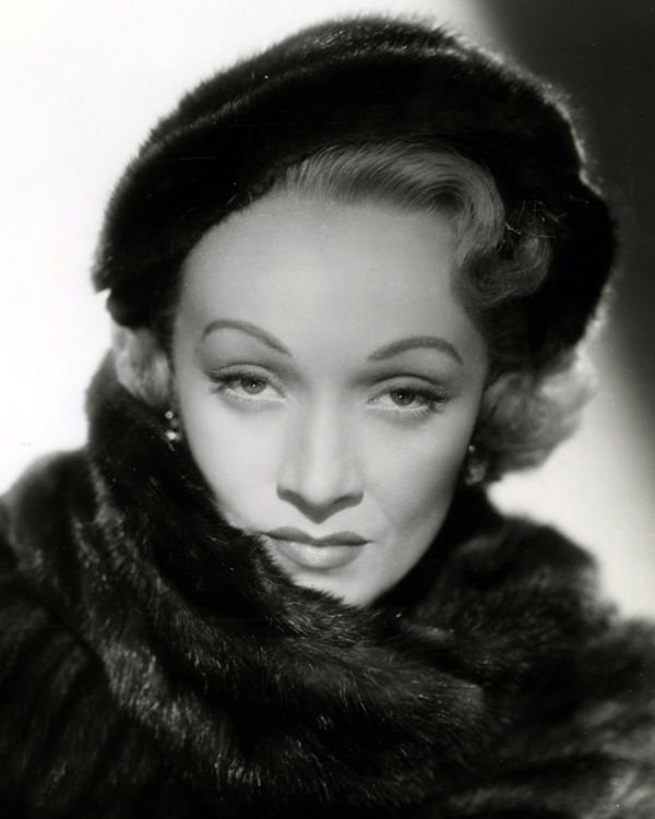 Marlene_Dietrich_in_No_Highway_%281951%29_%28Cropped%29.png