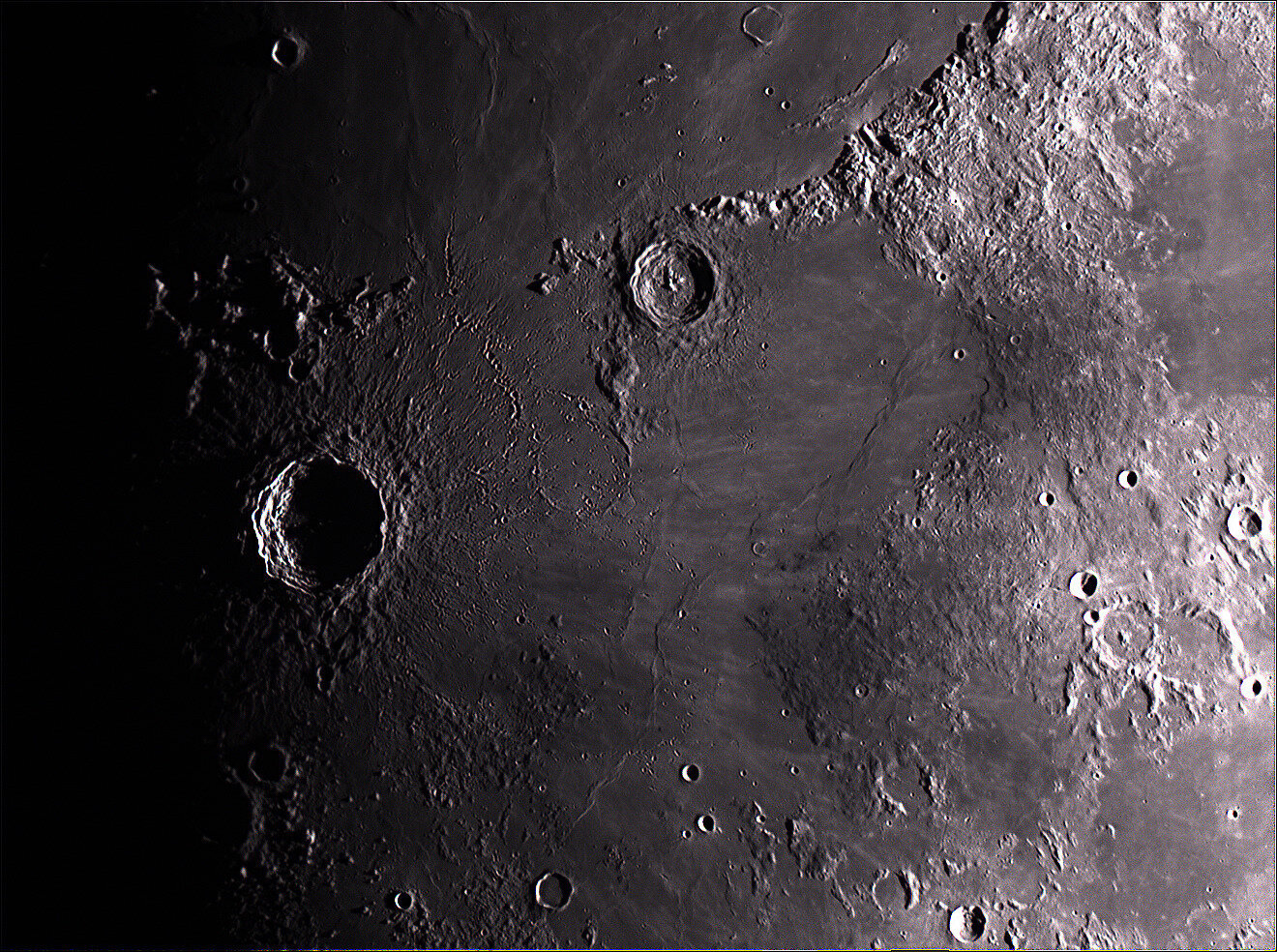 Moon_211047_g4_ap2183.jpg