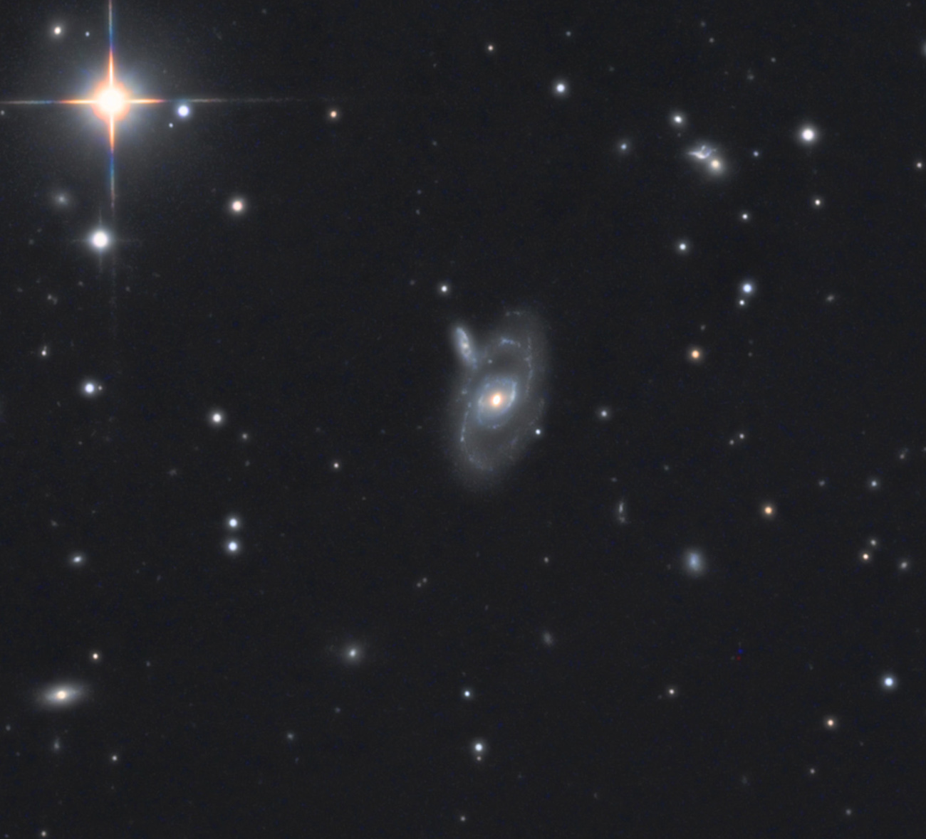 NGC_3842_full_5.jpg