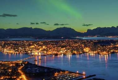 Northern-Lights-over-Tromso-Troms-Northern-Norway_911507f0-262b-4cac-921c-eb71dbc3466e.jpg