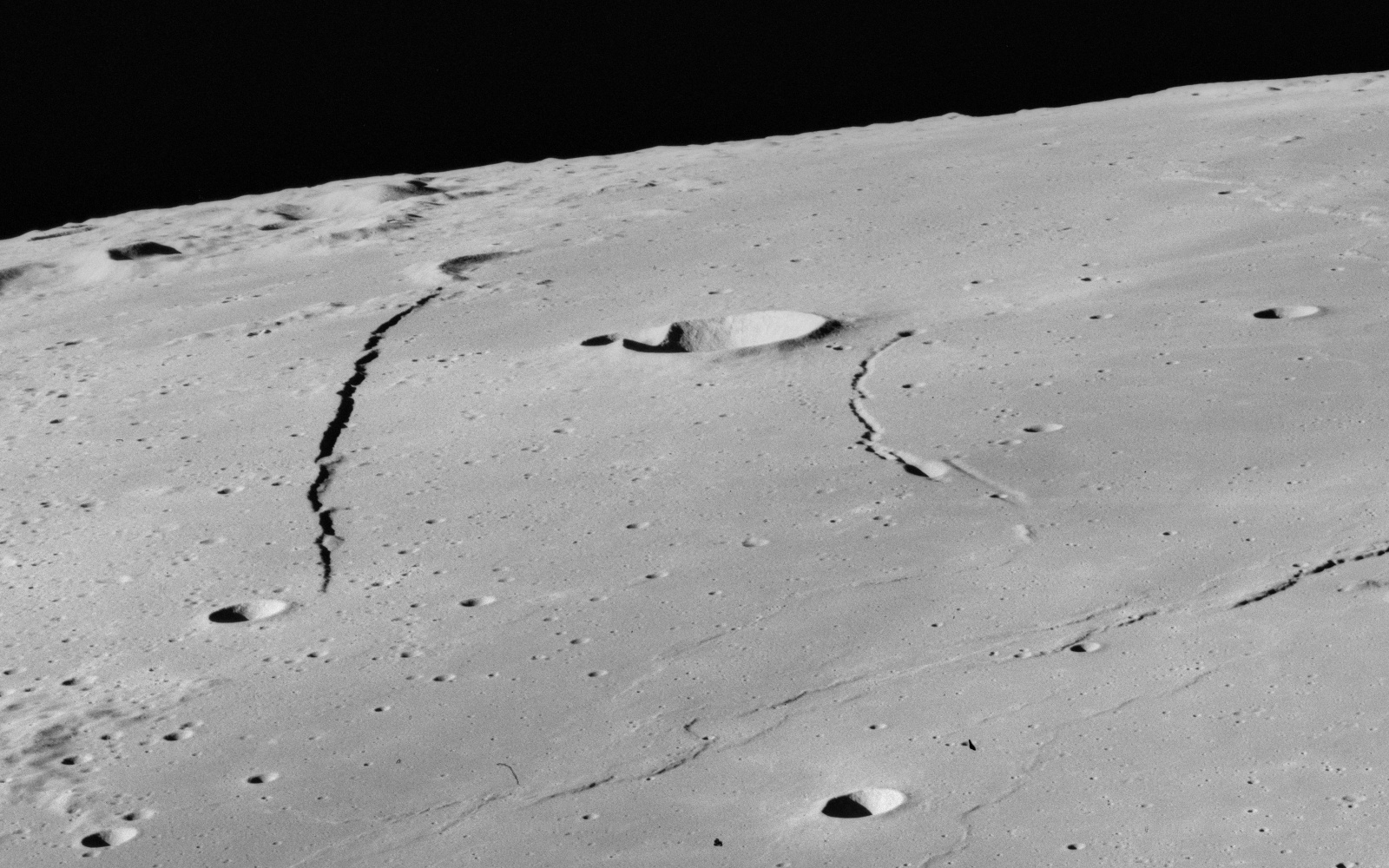 Rupes_Recta_Birt_crater_AS16-M-2486_ASU.jpg
