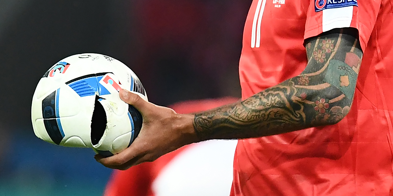 VIDEO-Maillots-ballon-ce-Suisse-France-d