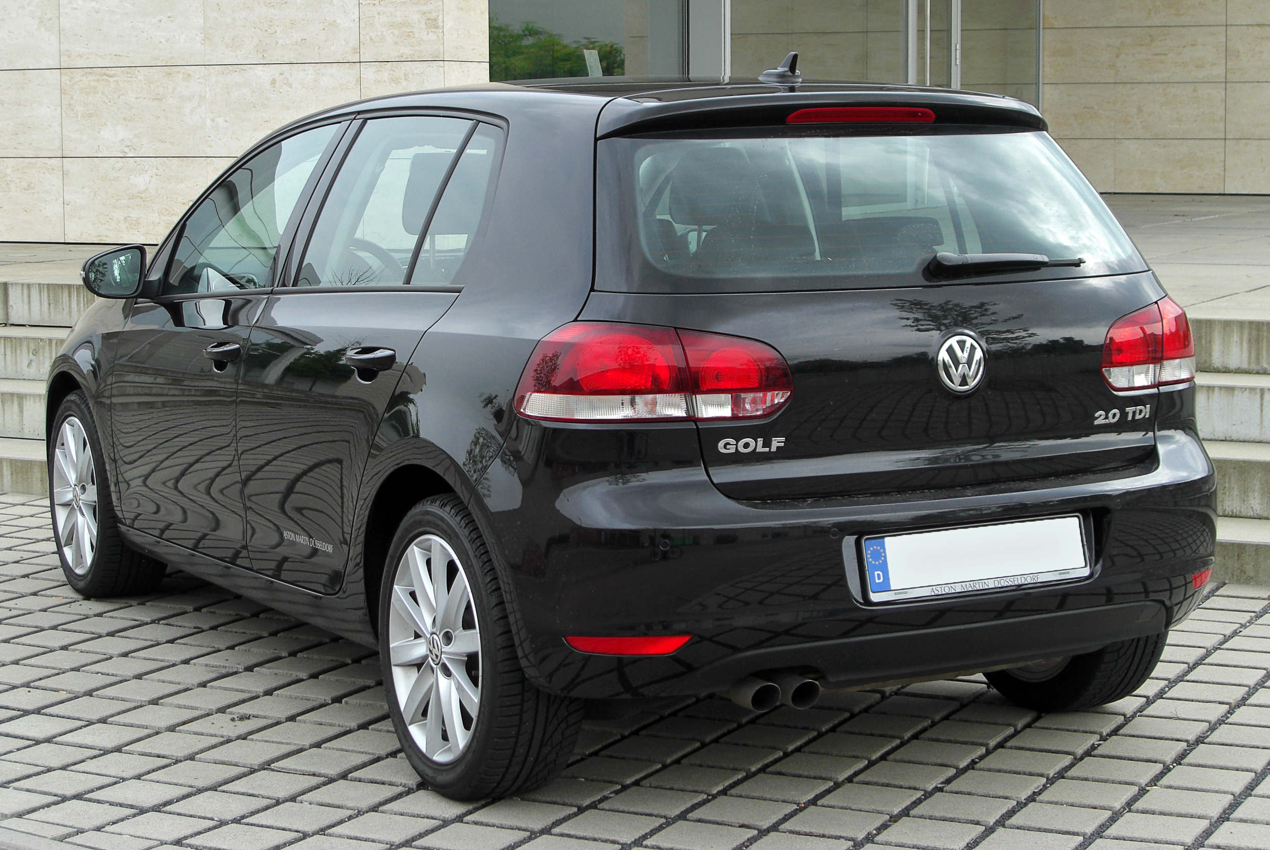 VW_Golf_VI_2.0_TDI_rear_20100508.jpg