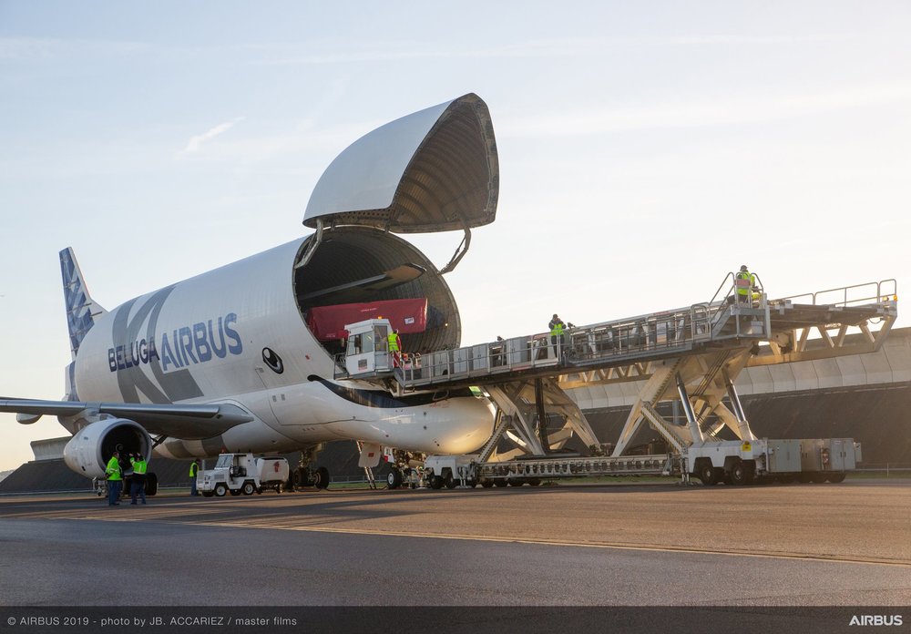 BelugaXL-first-A350-XWBwings-loading-and