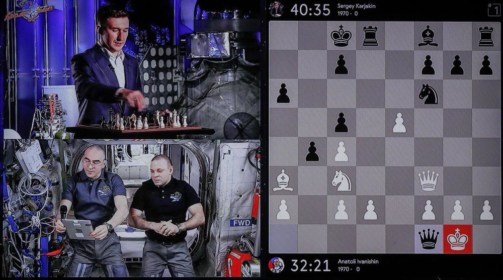 VIDEO. Depuis l’espace, deux cosmonautes affrontent un champion d’échecs