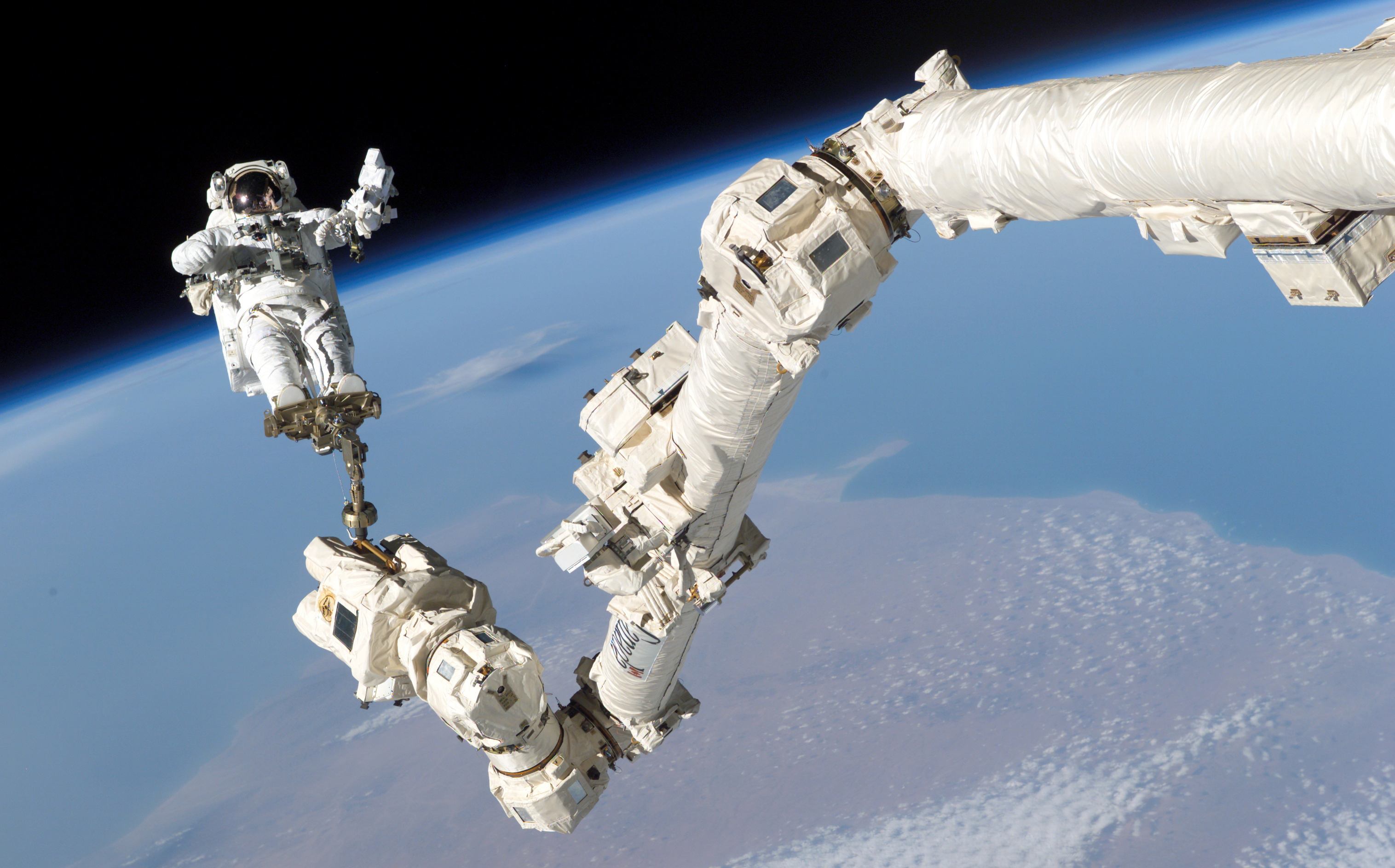 canadarm2.jpg
