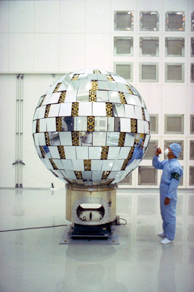 Passage du satellite Ajisai, la première boule à facettes de l