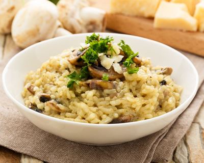 i79702-risotto-aux-champignons-romarin-et-vin-blanc.jpg