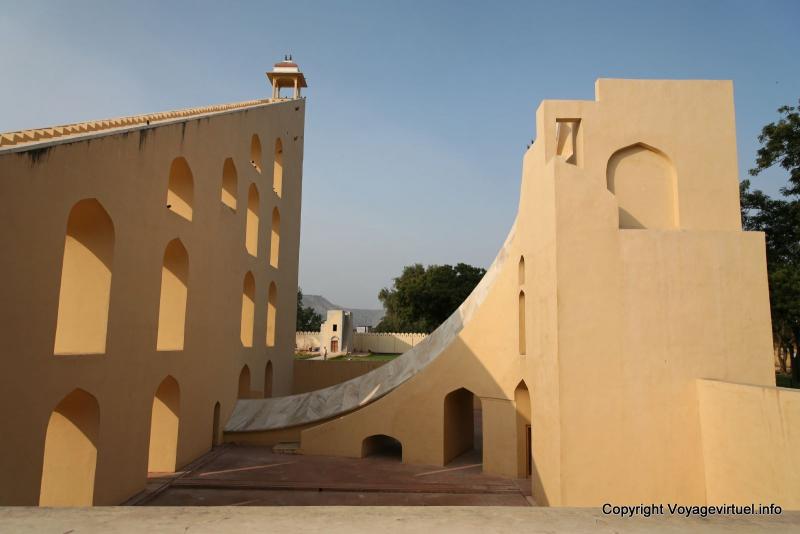 jaipur-jantar-mantar-observatoire-grand-samrat-yantra-31.jpg