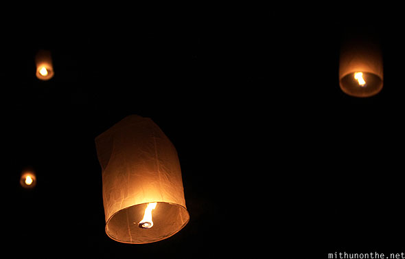 lanterns-khomloy-nightsky-loikrathong-maejo-chiangmai-thailand.jpg