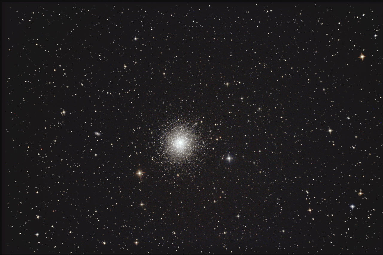 m13_globular_cluster_in_hercule_by_araya