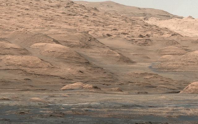 mars-curiosity-rover-mount-sharp-pia19083-Sol387-fi.jpg