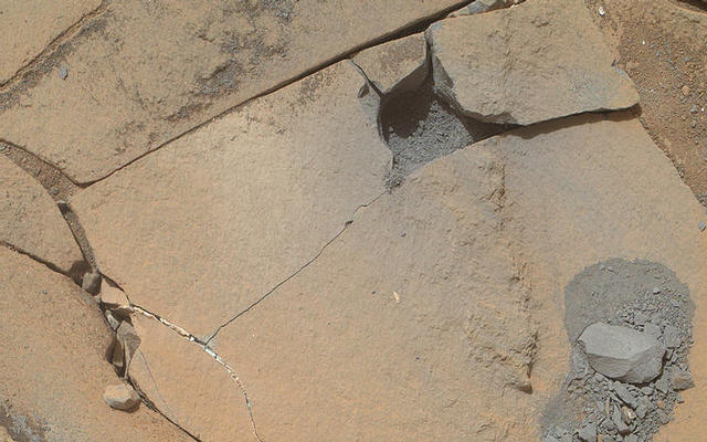 mars-rover-curiosity-drill-rock-cracks-MAHLI-sol867-pia19105-fi.jpg