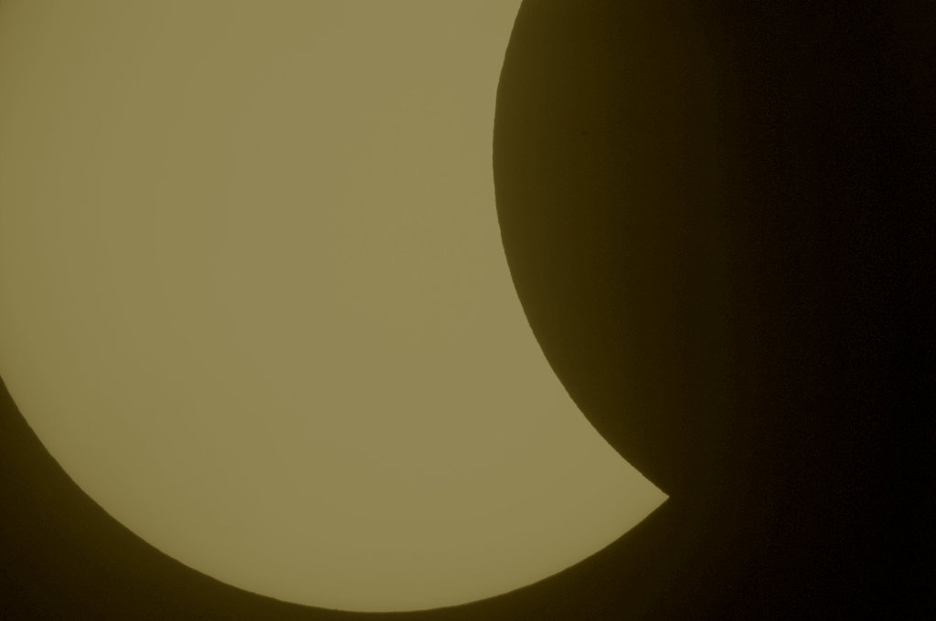 solar_eclipse_in_france_20_03_2015_by_arayashikinoshaka-d8mex74.jpg