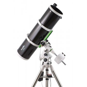 TÃ©lescope Sky-Watcher 200/1000 sur NEQ5
