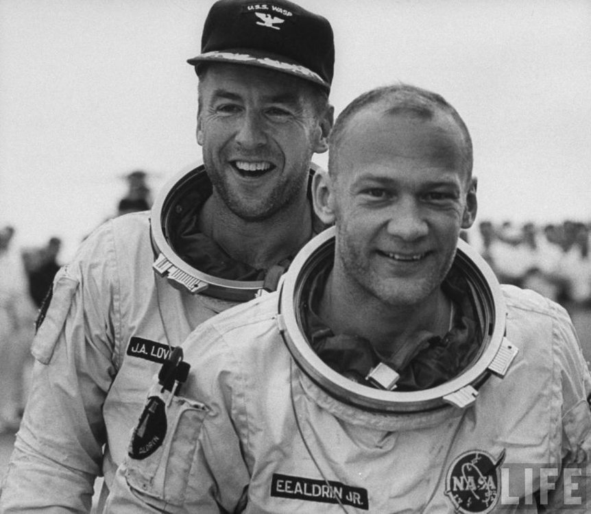 5aa58096157d1_EdwinE.AldrinJr.(R)withco-pilotJamesE.LovellJr.aftersuccessfulGemini12flight_19.thumb.jpg.cca9ca4d5f706cb9f7f8868e2897d0a5.jpg