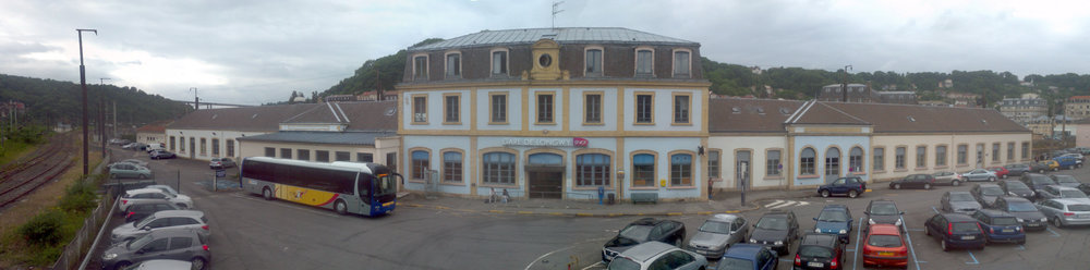 Bahnhofvorplatz_Longwy.jpg
