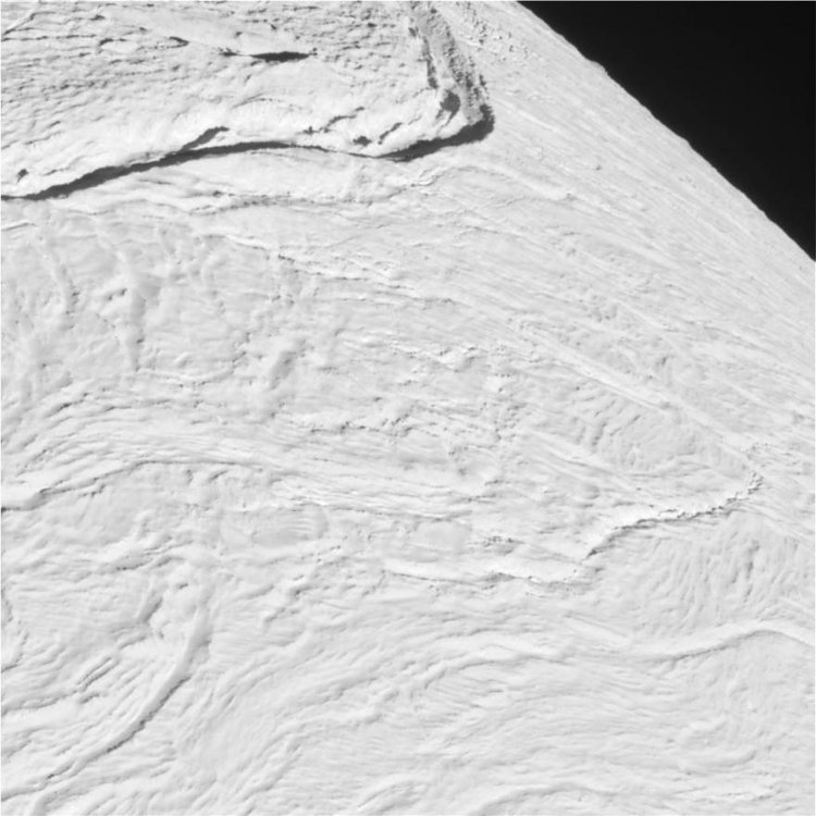 Encelade...thumb.jpg.d216923181cd1e3b03c2c6828b3f8467.jpg