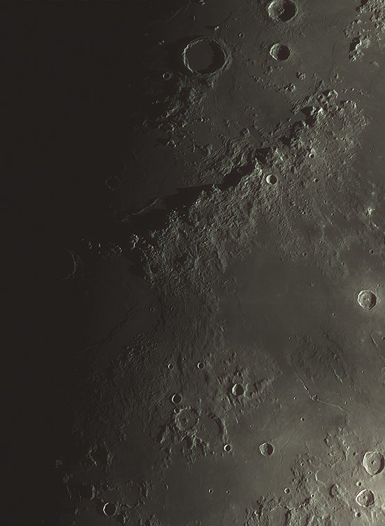Moon_210433_ACx1,5-1069ap32_lapl4_ap3384-registax1.jpg