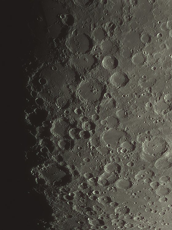 Moon_210645_ACx1,5-1088ap32_lapl4_ap3384-registax1.jpg