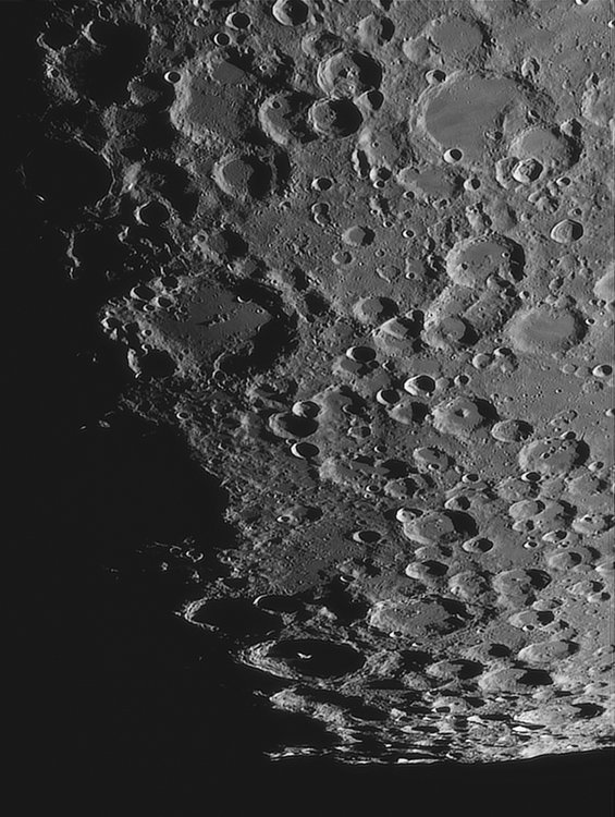 Moon_221858_ACx2-1328ap32_lapl4_ap3397-registax2.jpg