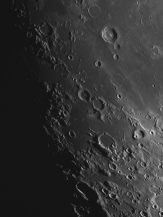 Moon_231138_ACx2-2826ap32_lapl4_ap3032-registax2.jpg