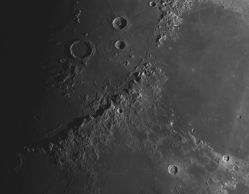 Moon_232354_Intes918ap32_lapl4_ap3363-registax1.jpg