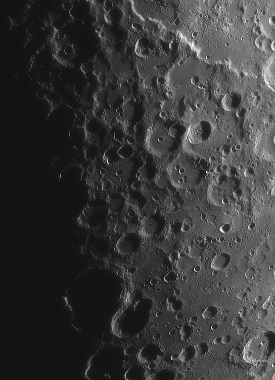 Moon_220511_ACx2-1318ap40_grad4_ap2050-astra1-gimp.jpg