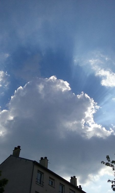 nuage.thumb.jpg.4f69bd6bbd6e076030863a135b06cf84.jpg