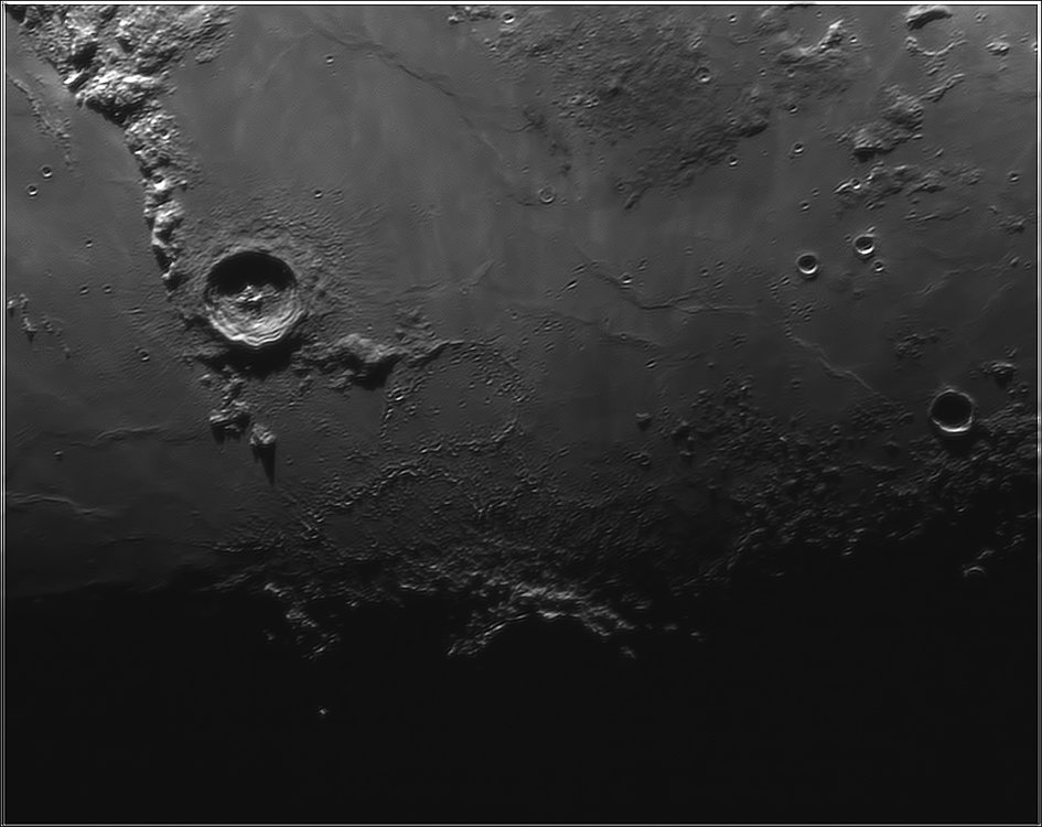 Moon_221345_N150x1,5-1403ap40_grad4_ap1845-registax1.jpg