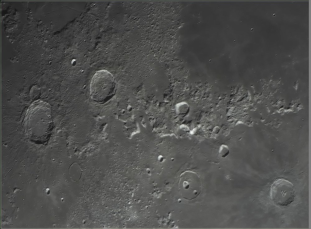 Moon_055142_N158x2-626ap40_grad4_ap1813-astra1.jpg