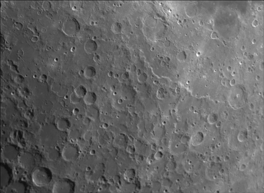 1540744986_Moon_211544_120519_ZWOASI224MC_Rouge_23A_AS_P35_lapl4_ap624.thumb.jpg.131ca0d8f59529f0384376622d38553e.jpg