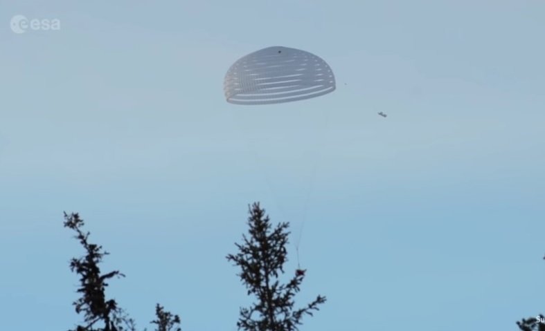 56327453_testparachutelargudhlicoptre.jpg.864b864b3441b6a45a2bf35634bdf650.jpg