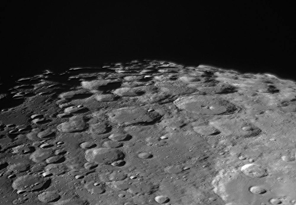 1529888998_Moon_060529_181019_ZWOASI290MM_Rouge_23A_AS_P40_lapl6_ap357.thumb.jpg.1597264b531cb7c6906033b0093e8c35.jpg