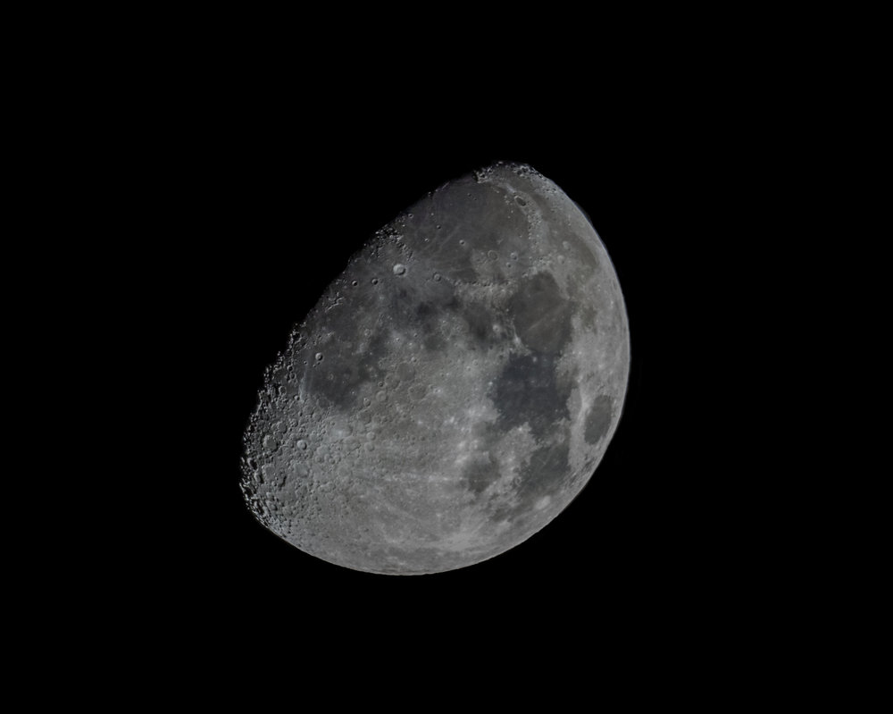 lune retouche final jpeg.jpg