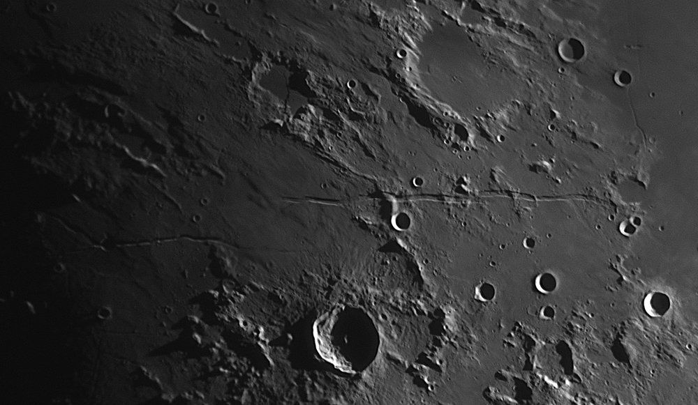 Moon_222945_AS_F200_lapl4_ap2751.jpg