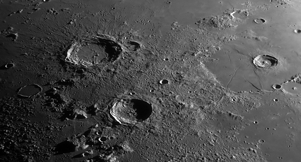 Moon_223425_AS_F210_lapl4_ap4835.jpg