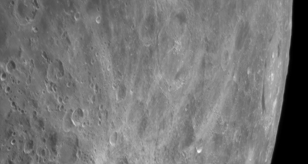 1187595476_Moon_225102_280620_ZWOASI290MM_IR_642nm_AS_P40_lapl6_ap467_gpp.thumb.jpg.9b85f5e5b1bfce2b29992d2efa5623b2.jpg