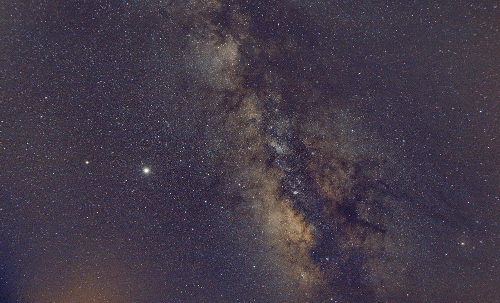 VoieLactéeJupiterSaturne-27Juil-18mm-1600iso-10s-ft.jpeg