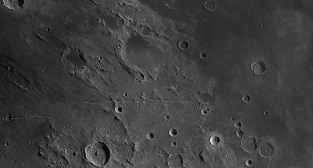 517672559_Moon_223116_280620_ZWOASI290MM_IR_642nm_AS_P40_lapl6_ap454_gpp.thumb.jpg.e8dc1eae6e559dee450c79a4bfb6af77.jpg