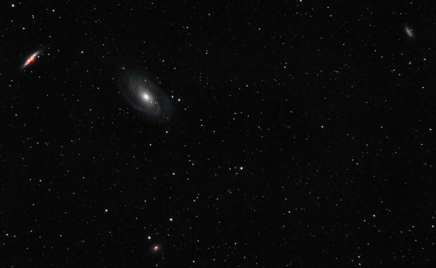 r_pp_Galaxie_Bode_M81_39x300s_ISO800_stacked_proccessed_TIFF_for_PS_-_V4.3.png