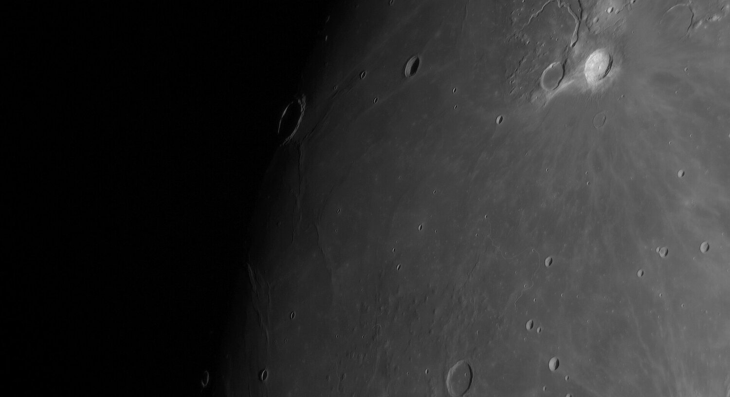 1027598355_Moon_220146_271220_ZWOASI290MM_G-ccd_AS_P30_lapl5_ap1202.thumb.jpg.7414b7de625f49ae34fd13c20dc3a7d8.jpg