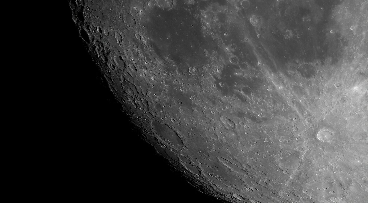 1153767371_Moon_212807_271220_ZWOASI290MM_G-ccd_AS_P20_lapl4_ap2508-sharpen-sharpen.thumb.jpg.3188fd3945babb7f25e870aed6d3fc34.jpg
